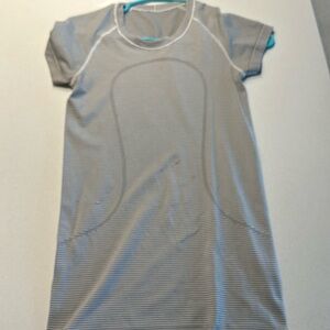 Lululemon swiftly tech t size 4